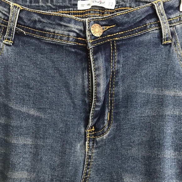 Distressed jeans - Picture 3 of 9